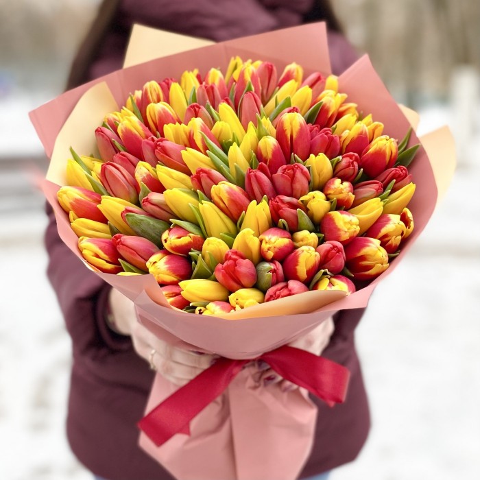 101 тюльпан огненный микс в упаковке